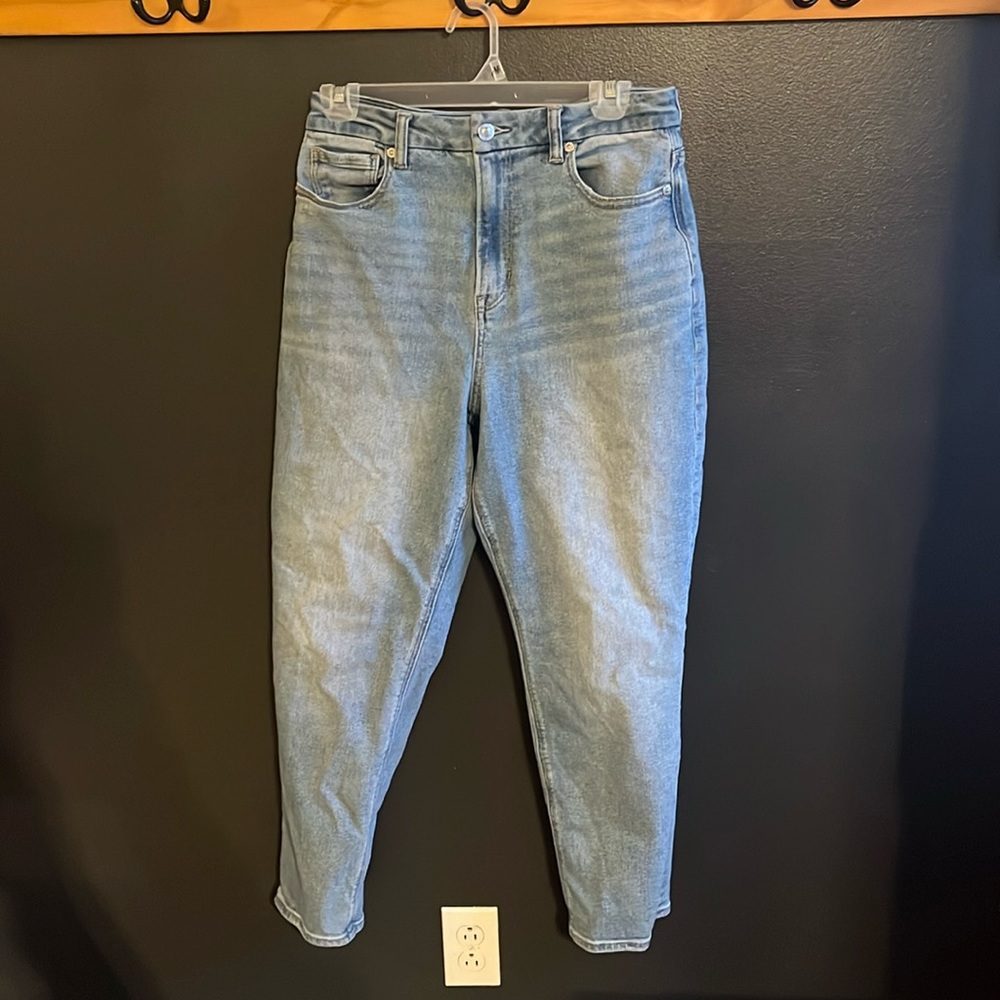American Eagle mom jeans. Stretch size 8 regular.